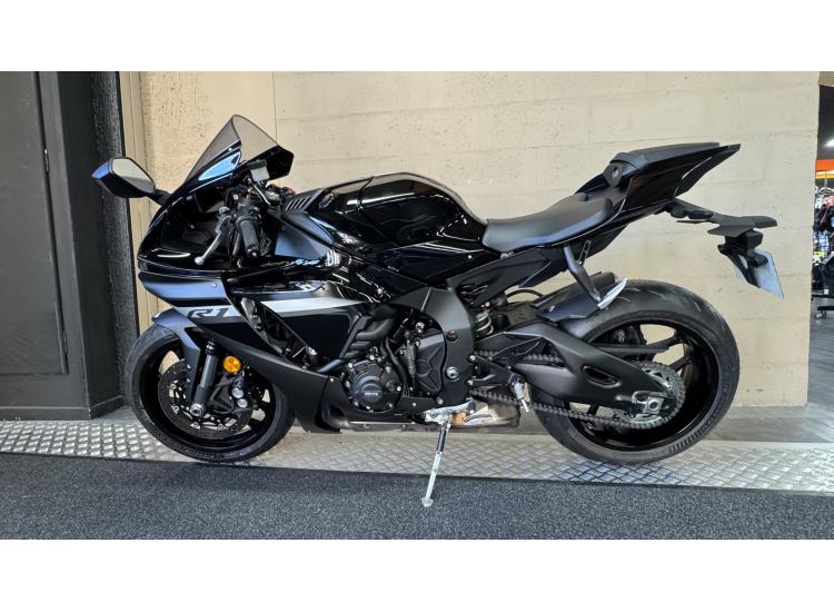 YAMAHA YZF 1000 R1